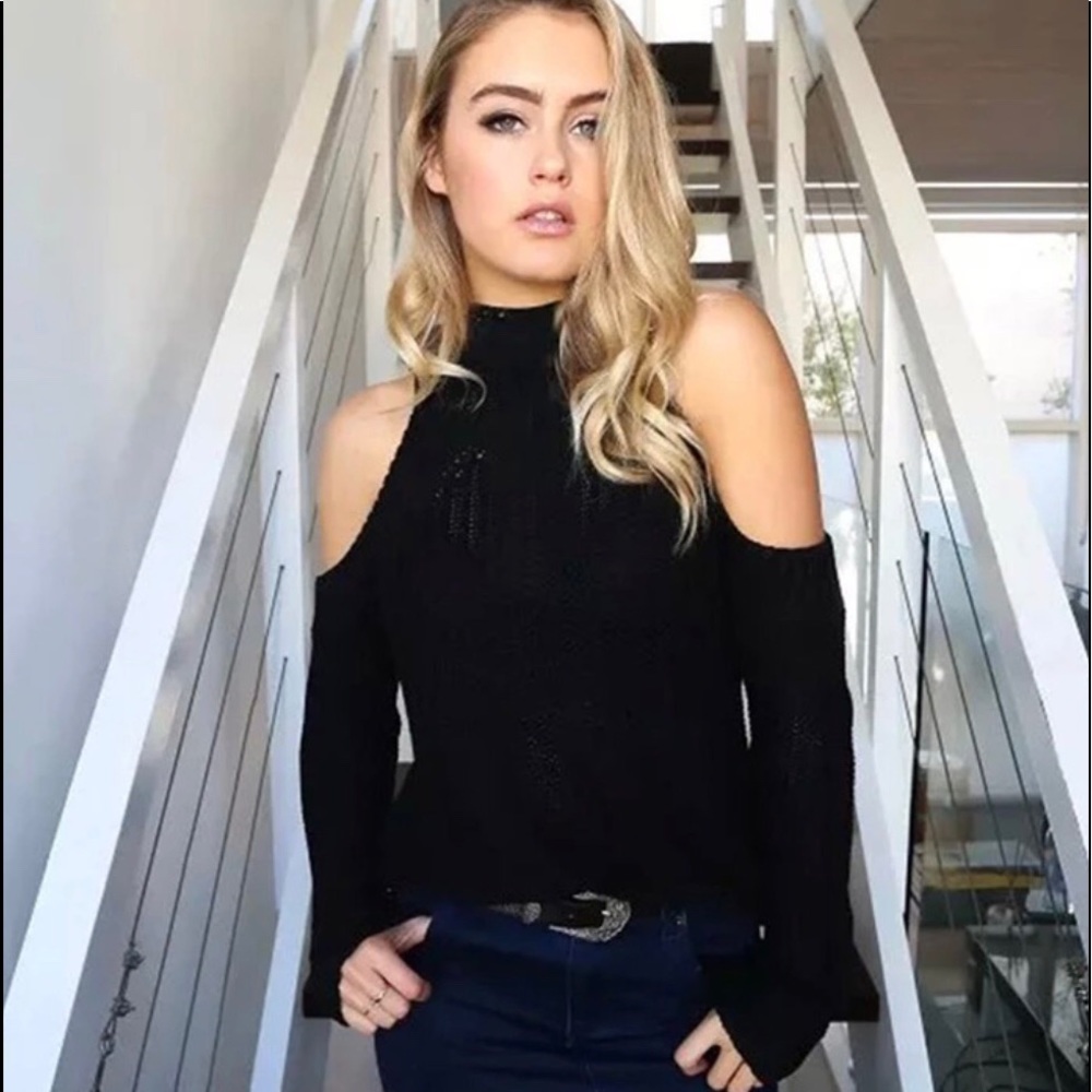 Cockiness Strapless Long-sleeve Turtleneck